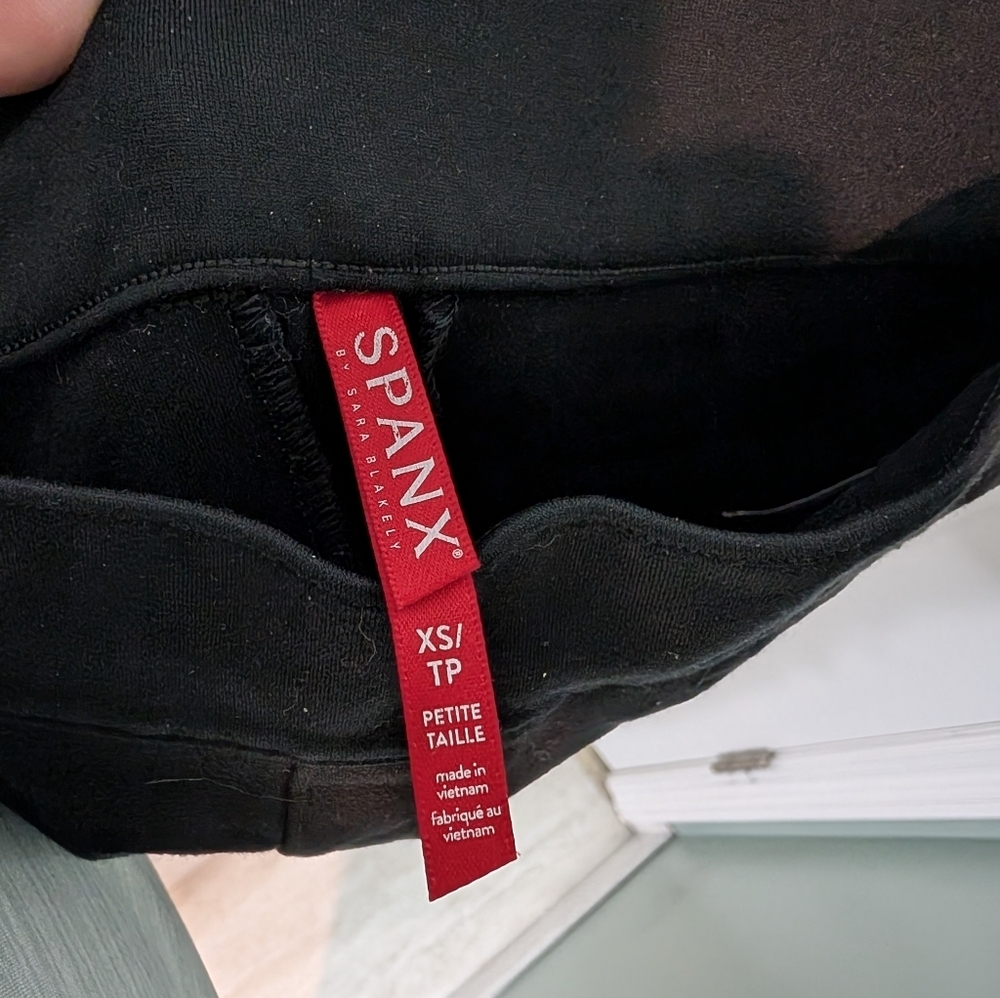 Spanx, Size XS Petite, The Perfect Ankle Pant, Black, Ponte Pull On - Picture 4 of 4